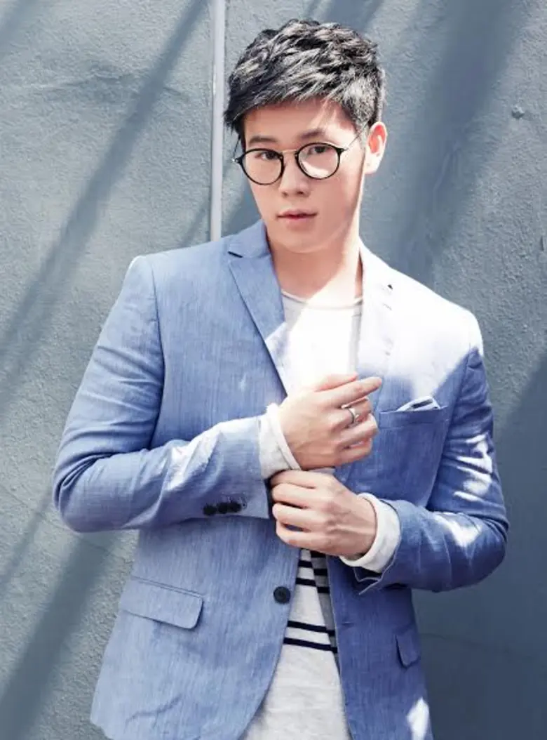 ไม่ได้เป็นศิลปินหนุ่มหน้าตี๋เสียงนุ่มที่ส...