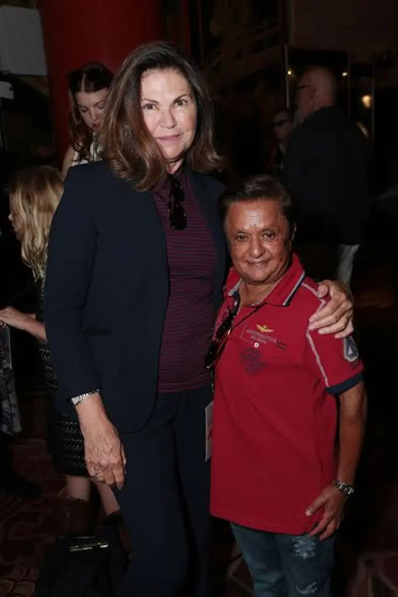 ทิม เบอร์ตัน ผู้กำกับ Miss Peregrine's Home for Peculiar Children ปลื้มได้ประทับรอยมือและเท้าเป็นที่ระลึกหน้า TCL Chinese Theatre