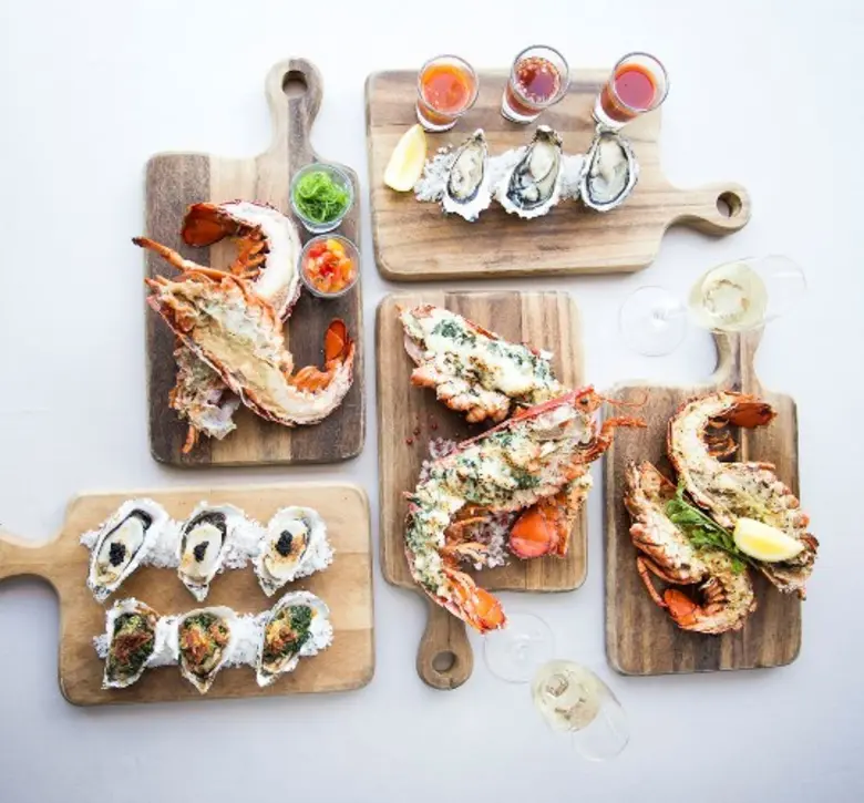 – ลูกค้าสามารถเลือกอิ่มอร่อยไปกับอาหารอิต...