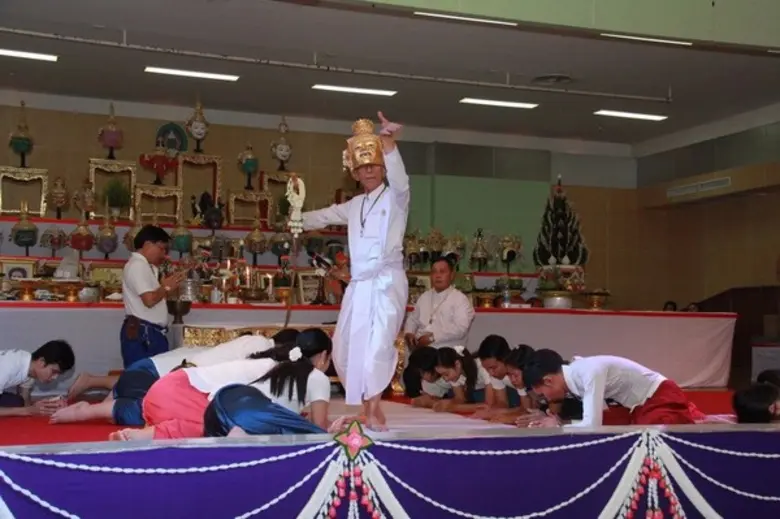 ราชภัฏโคราช น้อมรำลึกพระคุณครูอาจารย์ จัดพิธีไหว้ครู ครอบครูนาฏศิลป์ไทย 2559