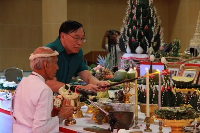 ราชภัฏโคราช น้อมรำลึกพระคุณครูอาจารย์ จัดพิธีไหว้ครู ครอบครูนาฏศิลป์ไทย 2559