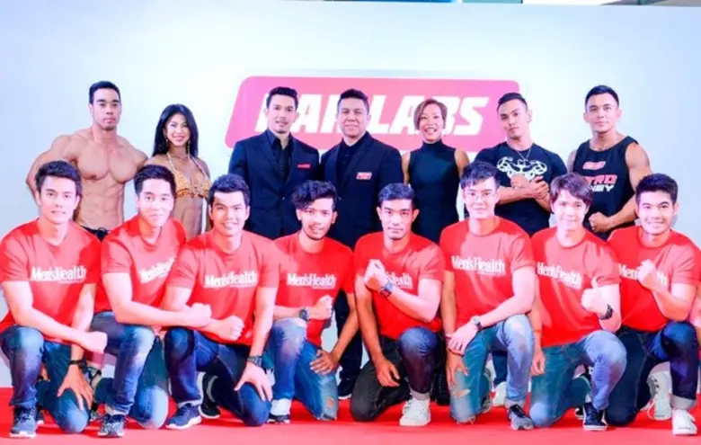 ภูมิวรินทร์ ชุณหะวงษ์วริศ (ยืนที่ 4 จากซ้...