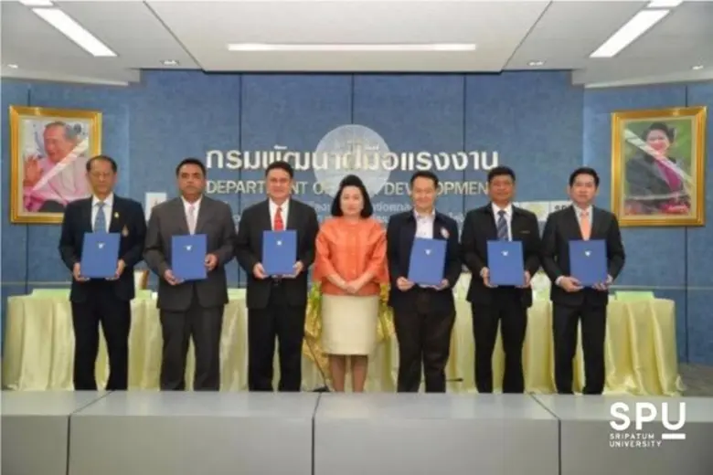 ดร.กมล ชัยวัฒน์ ผู้ช่วยอธิการบดีและคณบดีว...