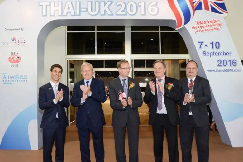 นายไบรอัน จอห์น เดวิดสัน เอกอัครราชทูตอัง...