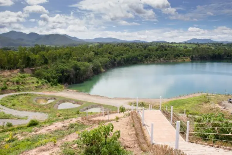 ใครจะเชื่อว่าแหล่งน้ำขนาดใหญ่ที่มีทัศนียภ...