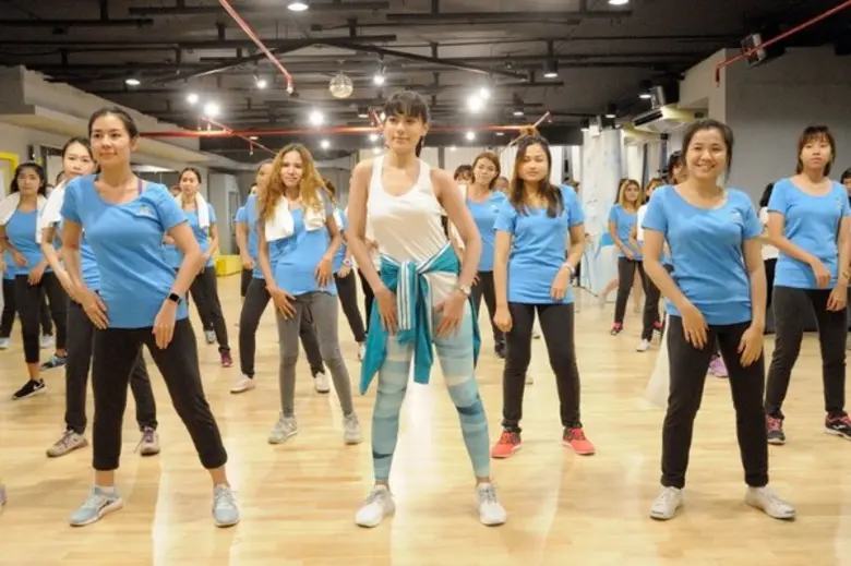 คิม นำทีมสาวรักสุขภาพ ดูแลตัวเองให้สวยครบสูตร จากภายในสู่ภายนอก