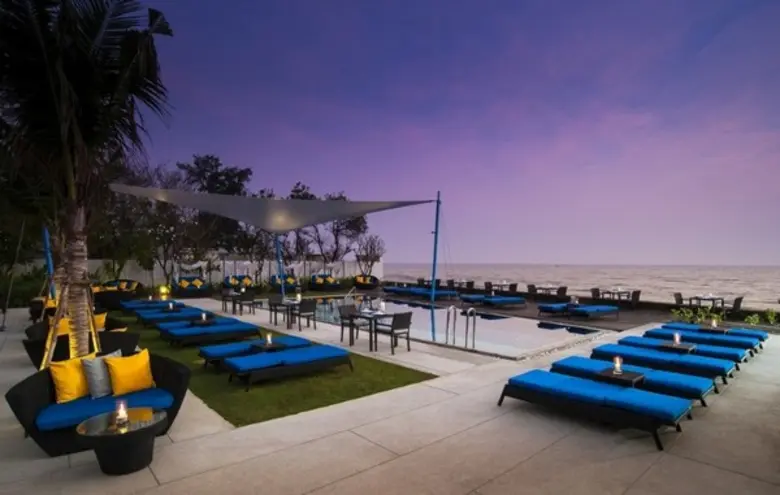 หัวหิน เป็นเมืองพักผ่อนตากอากาศชายทะเลที่...