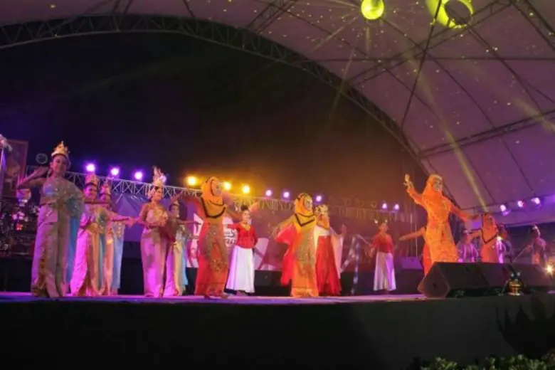 ดร.ฉวีรัตน์ เกษตรสุนทร ผู้ช่วยรัฐมนตรีประจำกระทรวงวัฒนธรรม เป็นประธานเปิดงานย้อนรอยวิถีชุมชนสานศิลป์ ถิ่นบัวงาม จังหวัดปทุมธานี