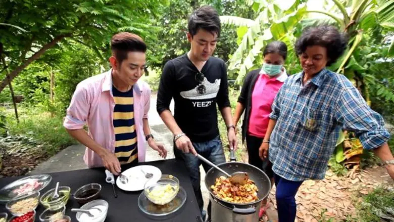 ทีวีไกด์: รายการ “ครัวลั่นทุ่ง” แม่ยกกรี๊ดลั่น “เติ้ล ธนพล” อวดกล้าม! โชว์ปลายจวัก “เมนูแกงหน่อไม้ไผ่หวานเป็ดย่าง”