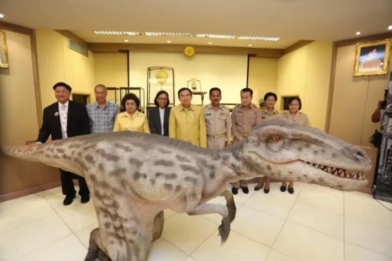 นายวีระ โรจน์พจนรัตน์ รัฐมนตรีว่าการกระทร...