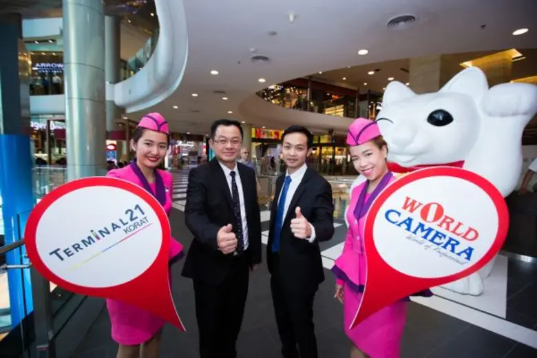 ในภาพ ประเสริฐ ศรีอุฬารพงศ์ (ที่ 2 จากซ้า...