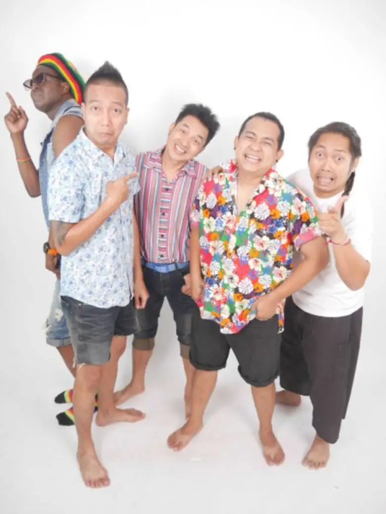 Movie Guide: ตูมตาม เชิญยิ้ม ขนทัพนักแสดงตลก สร้างสีสันเรียกเสียงฮา ในภาพยนตร์รัก โรแมนติก คอมเมดี้แนวย้อนยุค “รัก หมัด สั่ง”