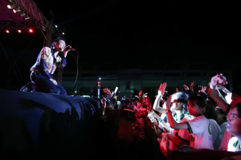 'GET 102.5’ ส่งมอบความสนุก จัดศิลปิน 'POLYCAT’ ร่วมกิจกรรม Freshy Fest : Get Inspiration @ ม.เกษตร