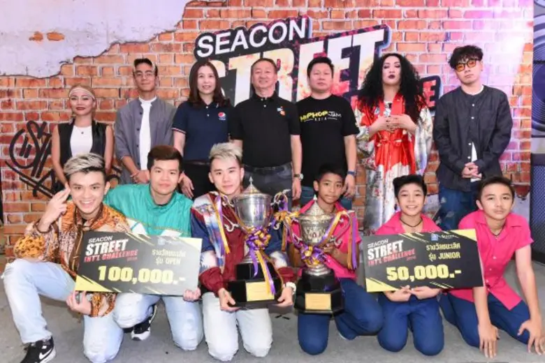 นาย จรัญ ผู้พัฒน์ รองกรรมการผู้จัดการ สำน...