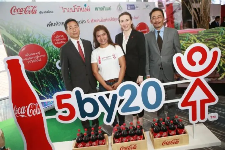 โคคา-โคลาเดินหน้า 'โครงการธุรกิจยั่งยืนกับโคคา-โคลา เพิ่มศักยภาพทางเศรษฐกิจ เกษตรกรสตรีชาวไร่อ้อย’ เสริมแกร่งพันธมิตรทางธุรกิจ พร้อมยกระดับอุตสาหกรรมอ้อยและน้ำตาลทรายไทยร่วมกัน