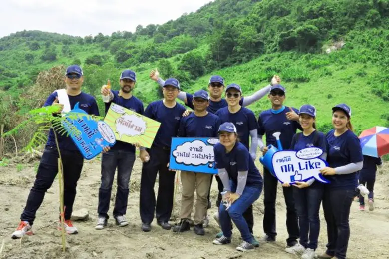 นายสมบัติ อยู่สามารถ รองกรรมการผู้จัดการส...