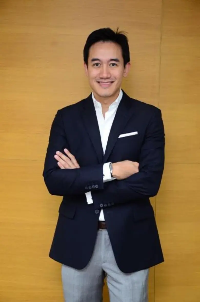 ไฮโซเตรียมหาชุดสวยหรู เดินกรีดกรายร่วมกาล...