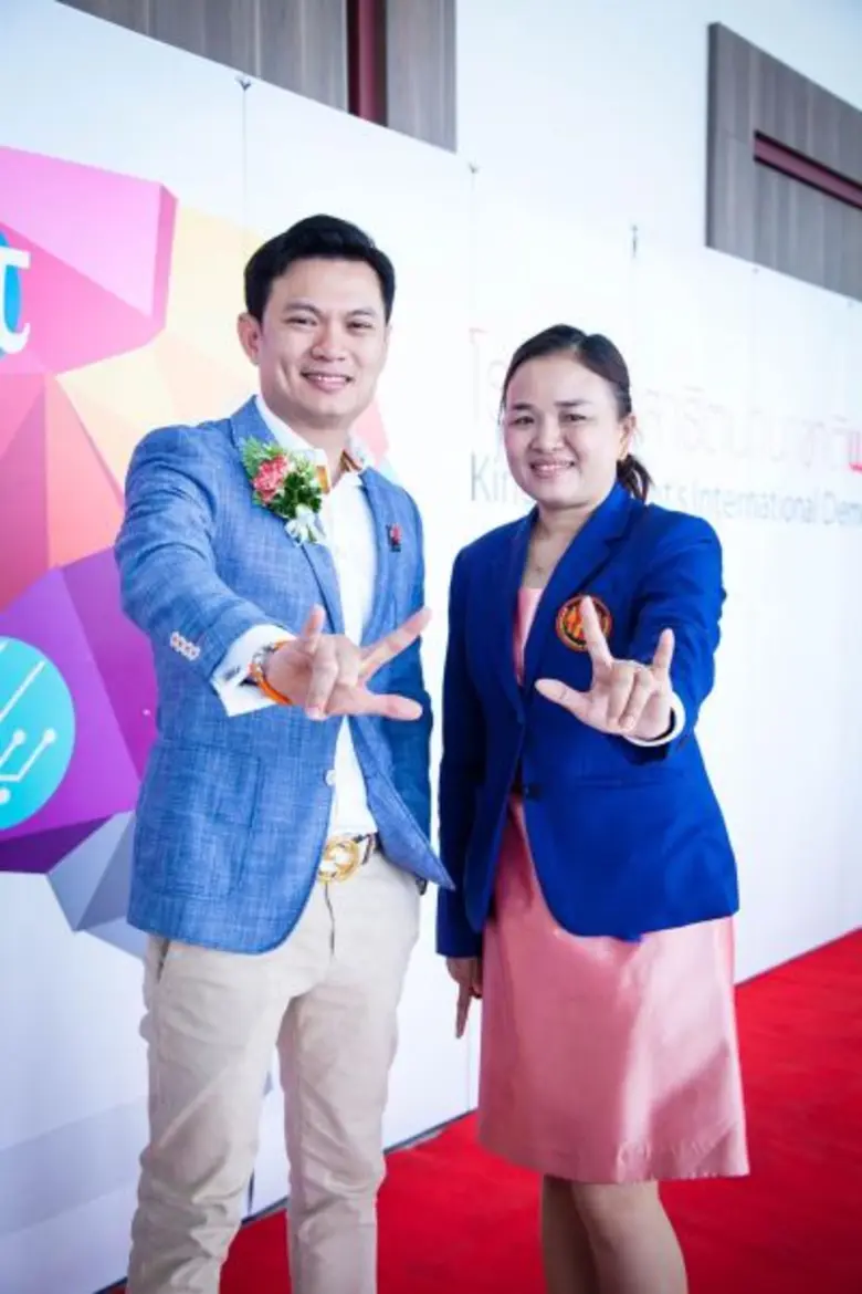 โรงเรียนสาธิตนานาชาติพระจอมเกล้า หรือ KMI...