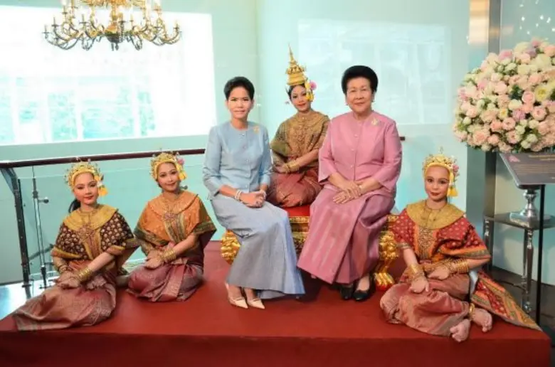 ด้วยพระมหากรุณาธิคุณของ สมเด็จพระนางเจ้าส...