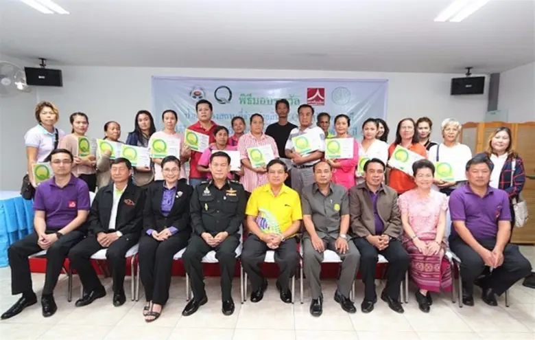 ตลาดสี่มุมเมือง ยินดีต้อนรับผู้ว่าปทุมฯ ประธานพิธีมอบป้ายสินค้า Q ปี 2559