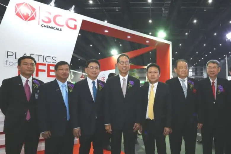 ศักดิ์ชัย ปฏิภาณปรีชาวุฒิ (ที่ 5 จากซ้าย)...