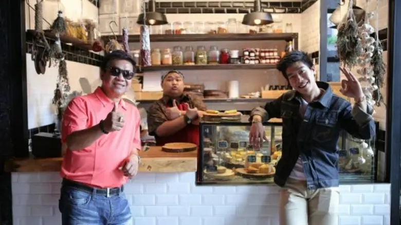 รายการ โต๊ะข่าวบันเทิง : เวลา 10.00 น. พบ...