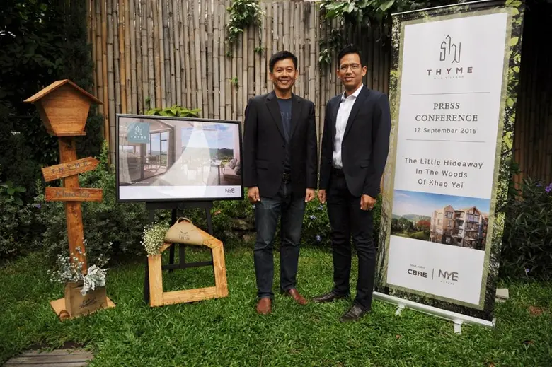 นายสุธี ลิมปนชัยพรกุล (ซ้าย) กรรมการผู้จั...