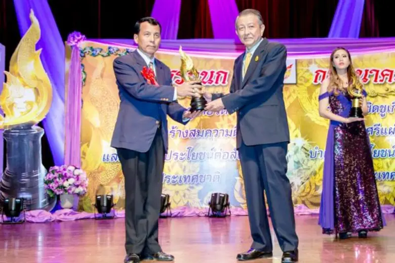 ฯพณฯ องคมนตรี พลเรือเอกชุมพล ปัจจุสานนท์ ...