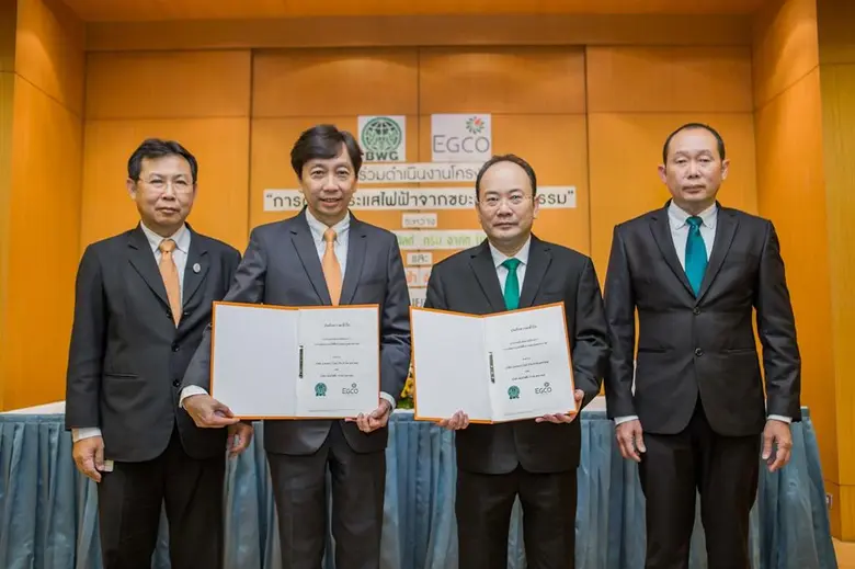 นายสุวัฒน์ เหลืองวิริยะ (2 จากขวา) ประธาน...