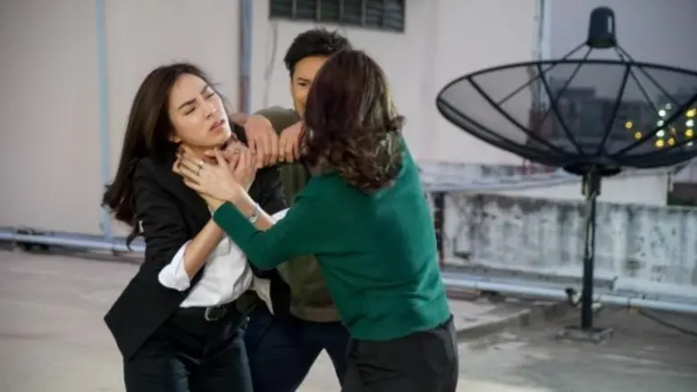 “ศรีคำรุ้ง” จับ “เมย์-เจสัน-แทค” พลิกภาพตัวร้ายกลายเป็นฮีโร่ ได้'จิ๊บ-วสุ’ นำทีมปราบวิญญาณ 'ผีโหงพราย’ บนดาดฟ้าคอนโด เปิดตัวซีรี่ส์รีเมค 'หมอผี’ ในตอนแรก “คนเล่นของ”