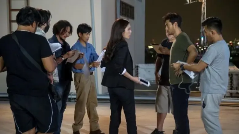 “ศรีคำรุ้ง” จับ “เมย์-เจสัน-แทค” พลิกภาพตัวร้ายกลายเป็นฮีโร่ ได้'จิ๊บ-วสุ’ นำทีมปราบวิญญาณ 'ผีโหงพราย’ บนดาดฟ้าคอนโด เปิดตัวซีรี่ส์รีเมค 'หมอผี’ ในตอนแรก “คนเล่นของ”