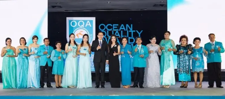 ดร.สุทธิพล ทวีชัยการ (กลางซ้าย) เลขาธิการ...