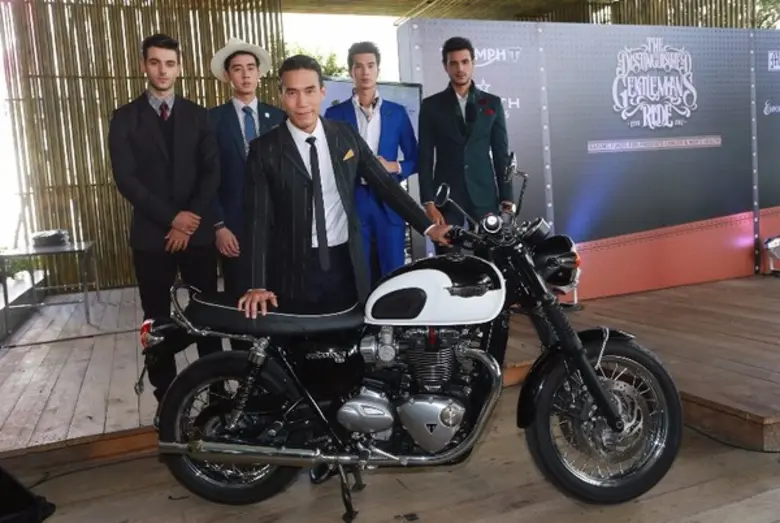 เรียกได้ว่าหล่อเนี้ยบทั้งในจอและนอกจริงๆ ...