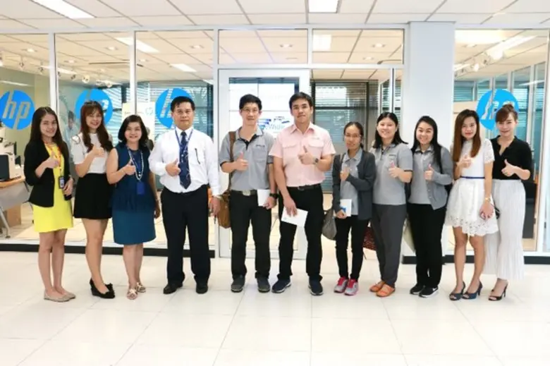 นางเนาวนิจ หลิมประเสริฐศิริ (ที่ 3 จากซ้า...