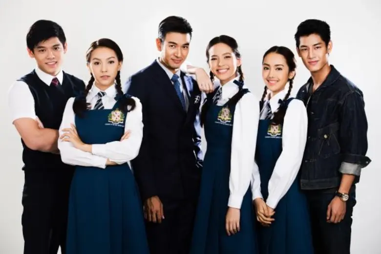 รายการ โต๊ะข่าวบันเทิง : เวลา 10.00 น. พบ...