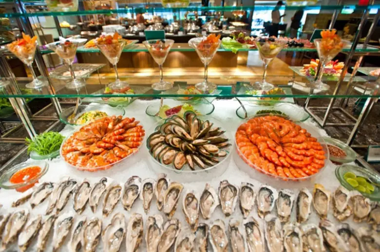 ห้องอาหารฟีสท์ โรงแรมรอยัล ออคิด เชอราตัน ขอเชิญท่า...