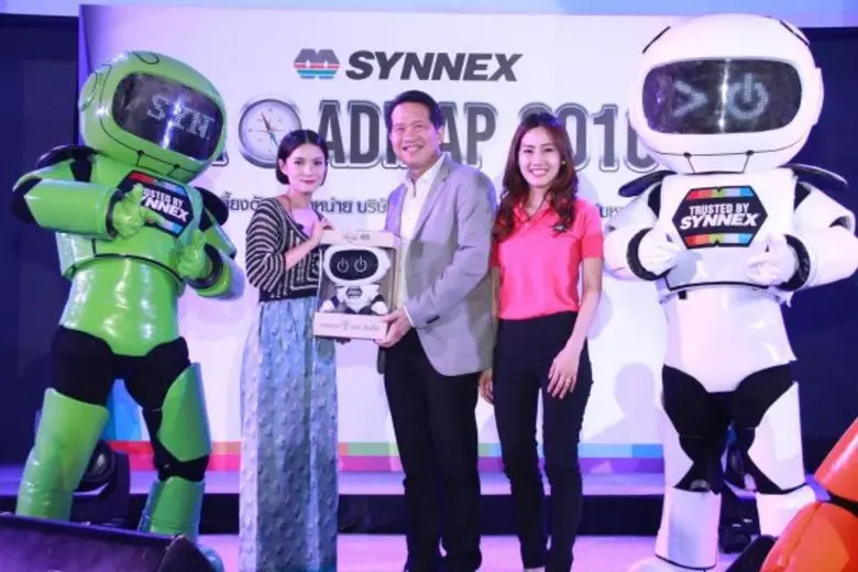 นายสุพันธุ์ มงคลสุธี (กลาง) ประธานกรรมการ...