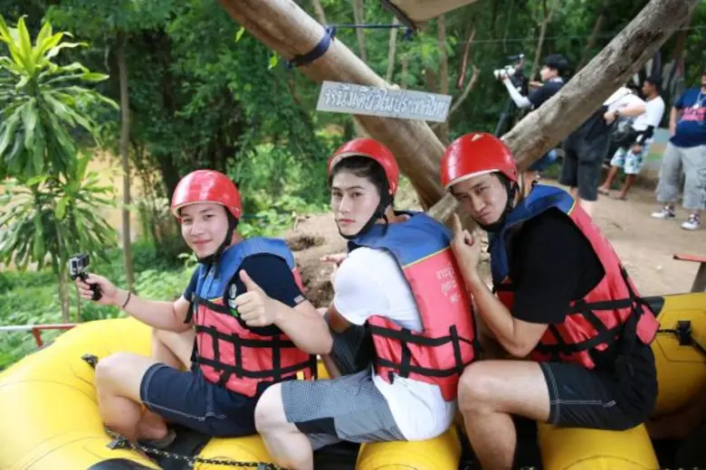 ทีวีไกด์: รายการ "โตแล้ว" “แก๊งโตแล้ว” ชวน “แก๊งเป็ดไอดอล” ล่องแก่งสุดมันส์ @น้ำตกเจ็ดสาวน้อย