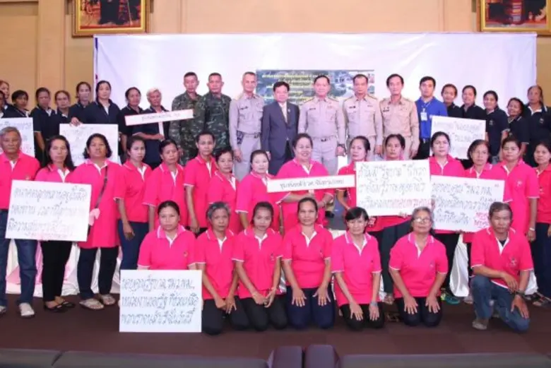 รมว.พม. ให้เครือข่ายสถาบันการจัดการที่ดินชุมชนแนวใหม่ 5 ภาค (สกทช.) พร้อมผู้แทน 7 ชุมชนริมคลองลาดพร้าว เข้าพบ เพื่อร่วมขับเคลื่อนแก้ไขปัญหาชุมชนแออัดและการสร้างที่อยู่อาศัยรุกล้ำแนวลำคลองและทางระบายน้ำ