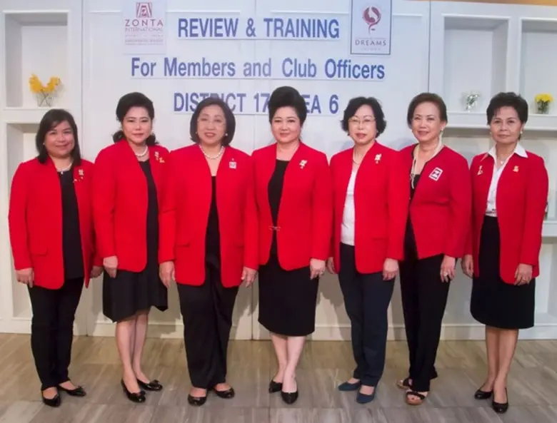 มนวิภา ประชัญคดี ผู้อำนวยการเขต 6 สโมสรซอ...