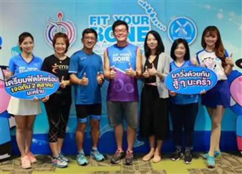 Mr.Wisanti Lomtakul ,(middle) Commercial ...