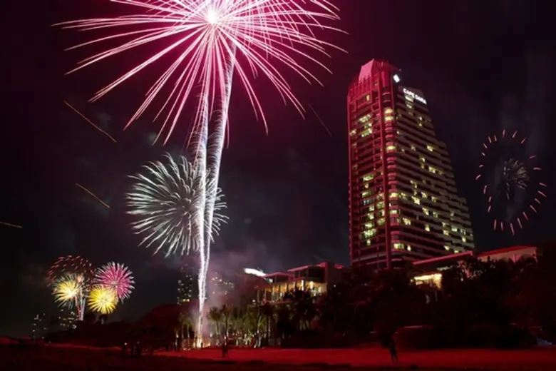 เคป ดารา รีสอร์ท พัทยาเชิญคุณมาชมพลุสุดอล...