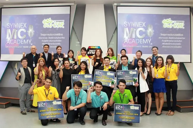 นางสาวสุธิดา มงคลสุธี (แถวที่ 3 คนที่ 5 จ...