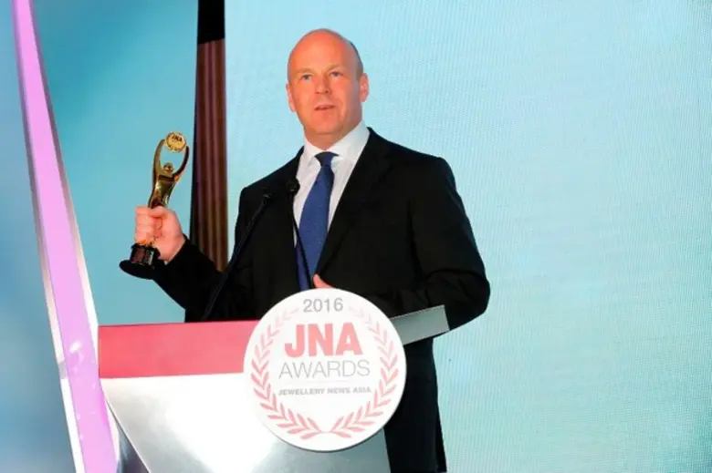 บริษัทแพนดอร่า โพรดักชั่น จำกัด คว้ารางวัลผู้ผลิตเครื่องประดับอัญมณีดีเด่นในกลุ่มประเทศอาเซียนในงานมอบรางวัล JNA Awards 2016