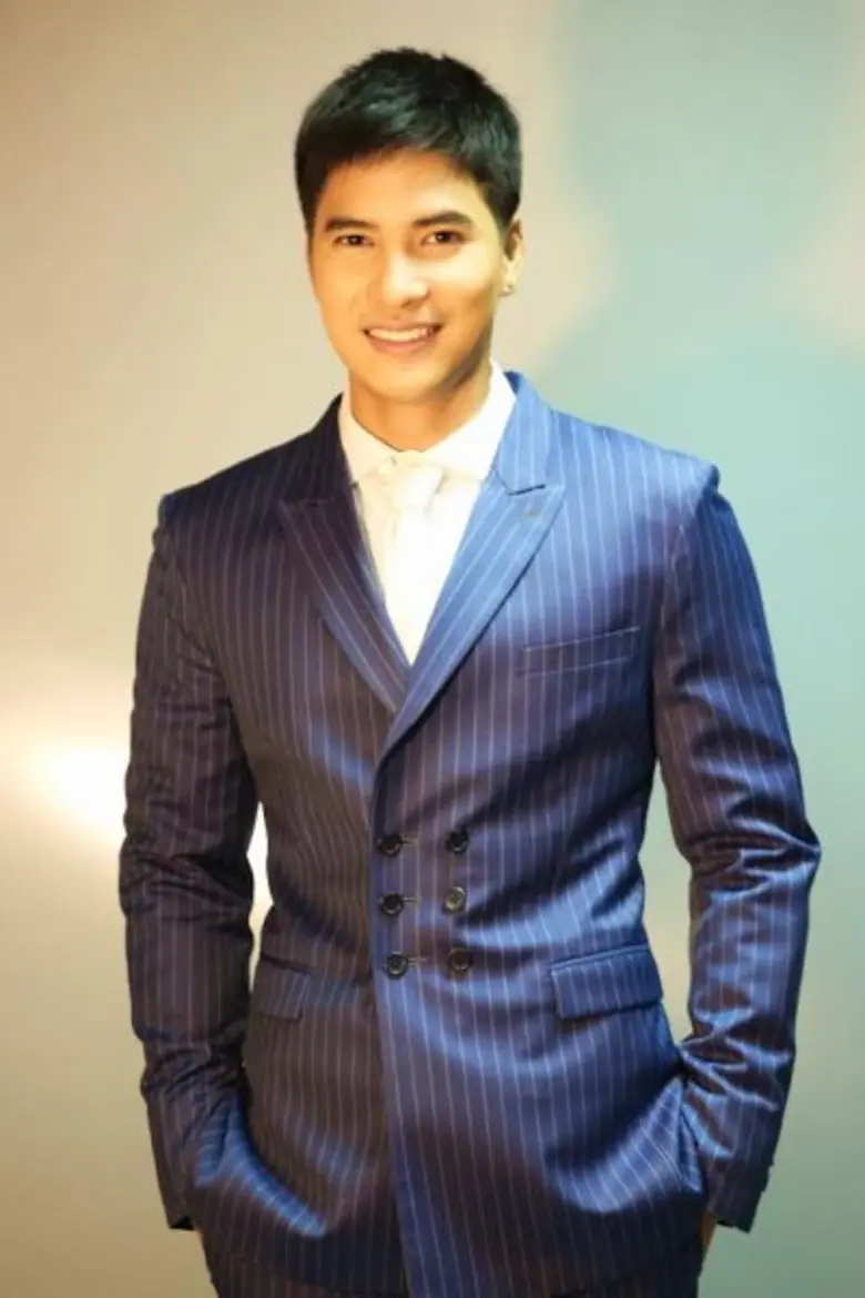 พลิกบทบาทมาเป็นพระเอกที่แสนดีในละครเรื่อง...