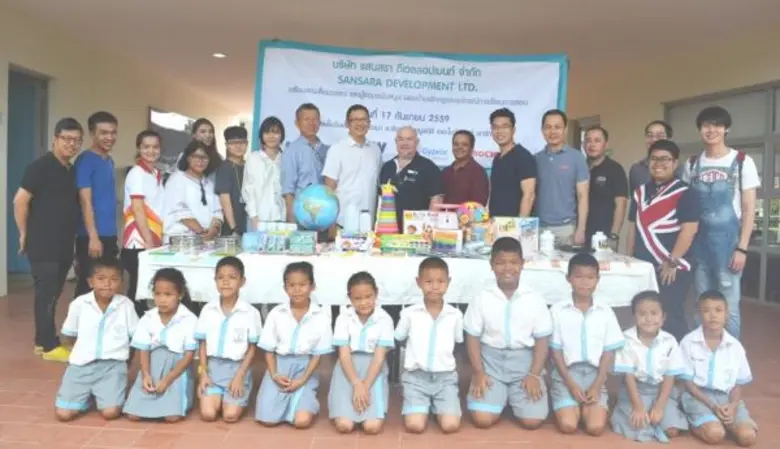 นายสุเรซ ซูบรามาเนียม (ที่7จากขวา) ประธาน...