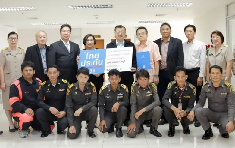 นายสมนึก ธนเดชากุล นายกเทศมนตรีนครนนทบุรี...