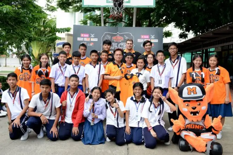 นักบาสเกตบอลทีม "โมโนแวมไพร์ บาสเกตบอล คล...