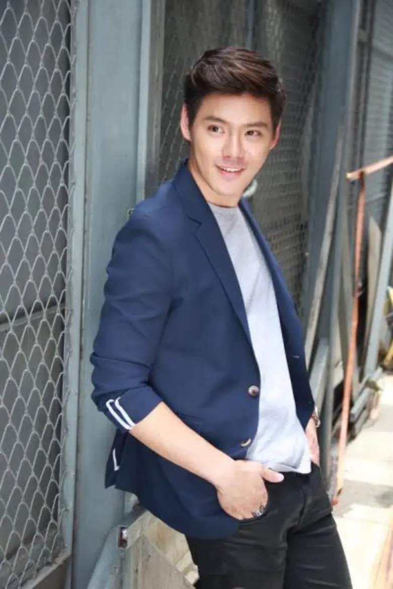 ภัทร-นัตธนนท์ ผันตัวจากวงการพิธีกร วีเจ ชิมลางละครเต็มตัวครั้งแรก สวมบทจิตแพทย์หนุ่มแสนดี