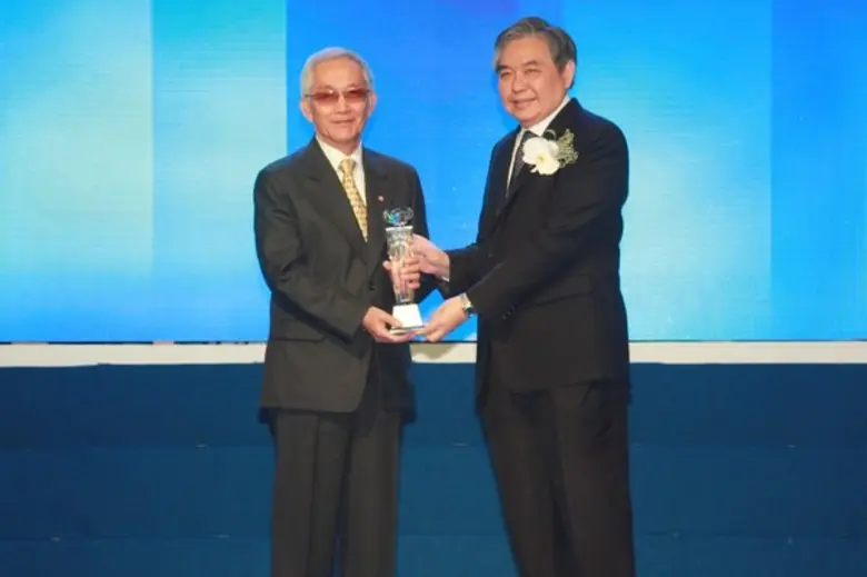 นายประสิทธิ์ ดำรงชัย รองประธานกรรมการ บมจ...